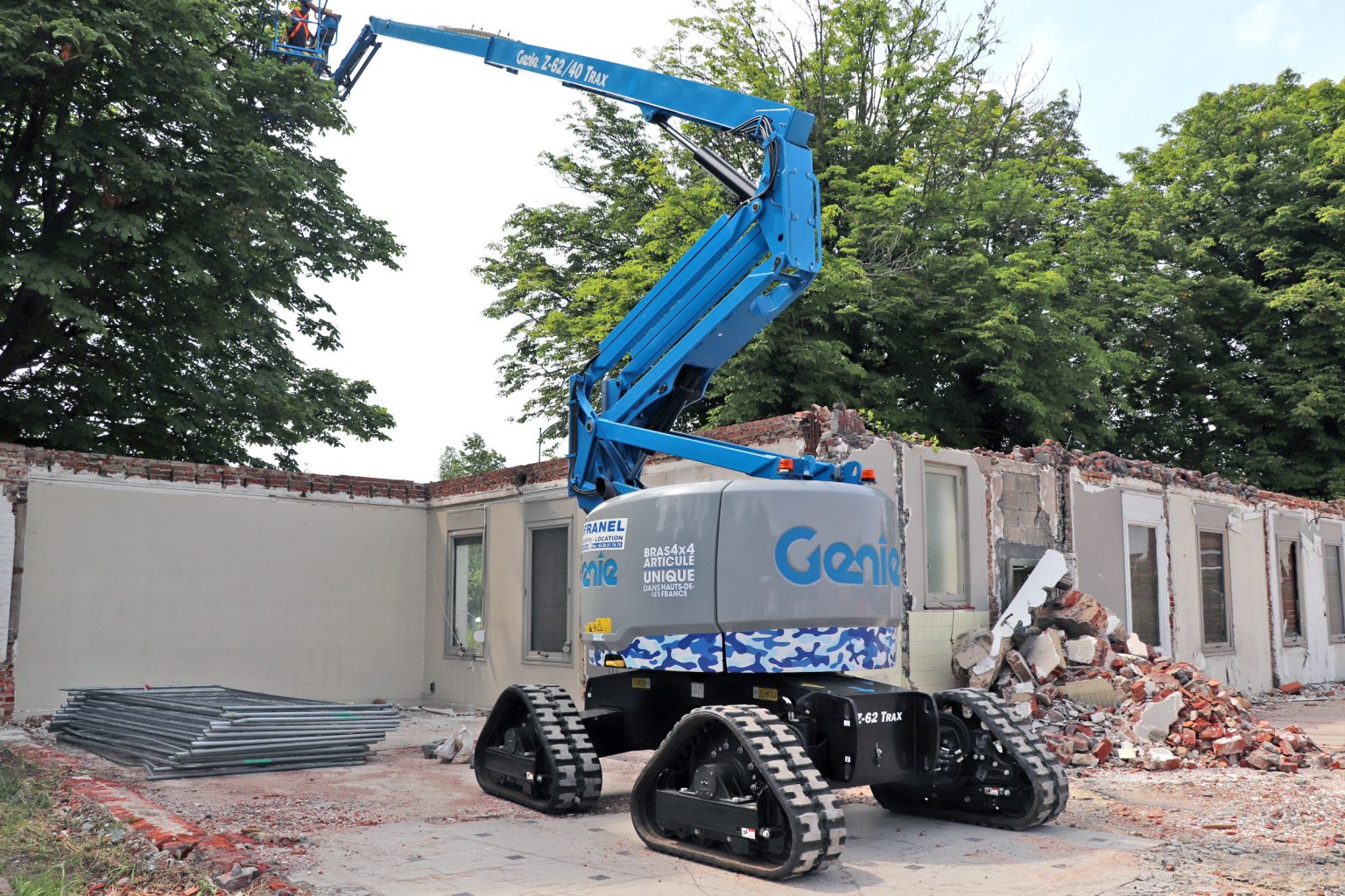 Genie Z 62 40 Trax Articulating Boom Lift Helps Sofranel Plant Equipment News