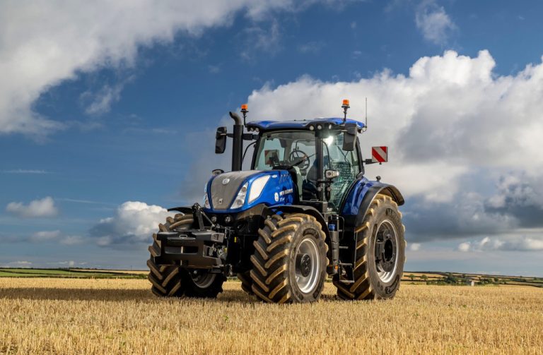 New Flagship Model In New Holland T7 Long Wheelbase Range - Plant ...