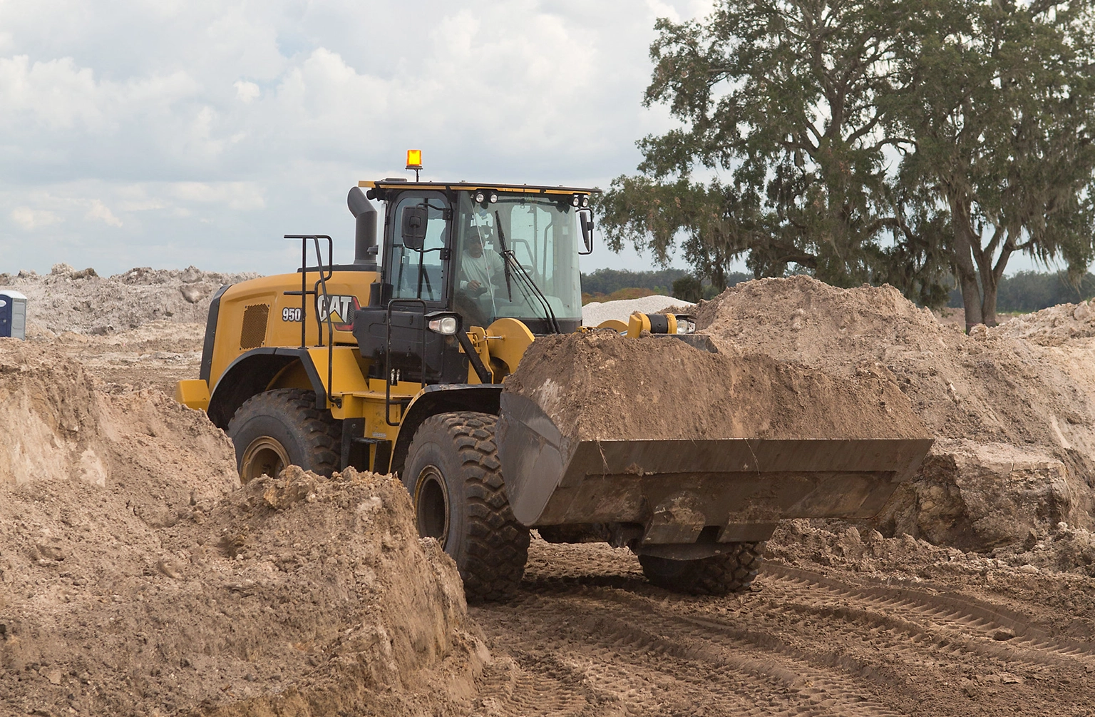 Next Generation Cat Medium Wheel Loaders Improve Operating Efficiency And Performance