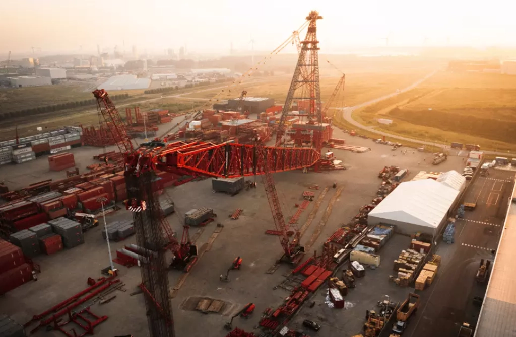 Mammoet Launches World’s Strongest Land-Based Crane